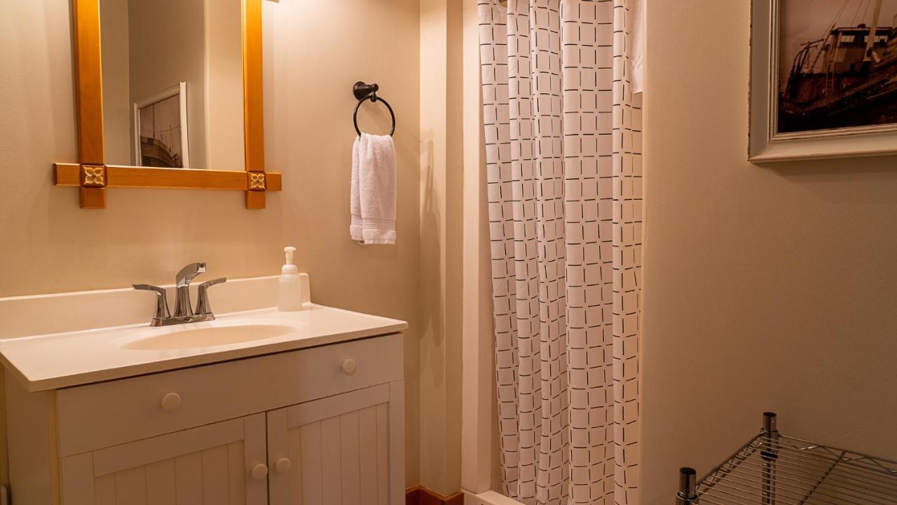 Wild Pacific Guest Suites Уклуелет Екстериор снимка