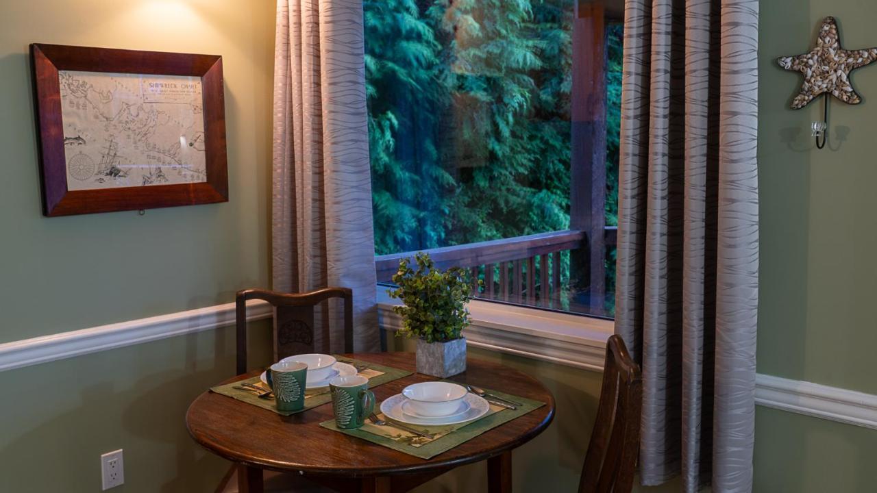 Wild Pacific Guest Suites Уклуелет Екстериор снимка