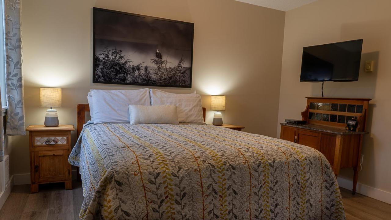 Wild Pacific Guest Suites Уклуелет Екстериор снимка