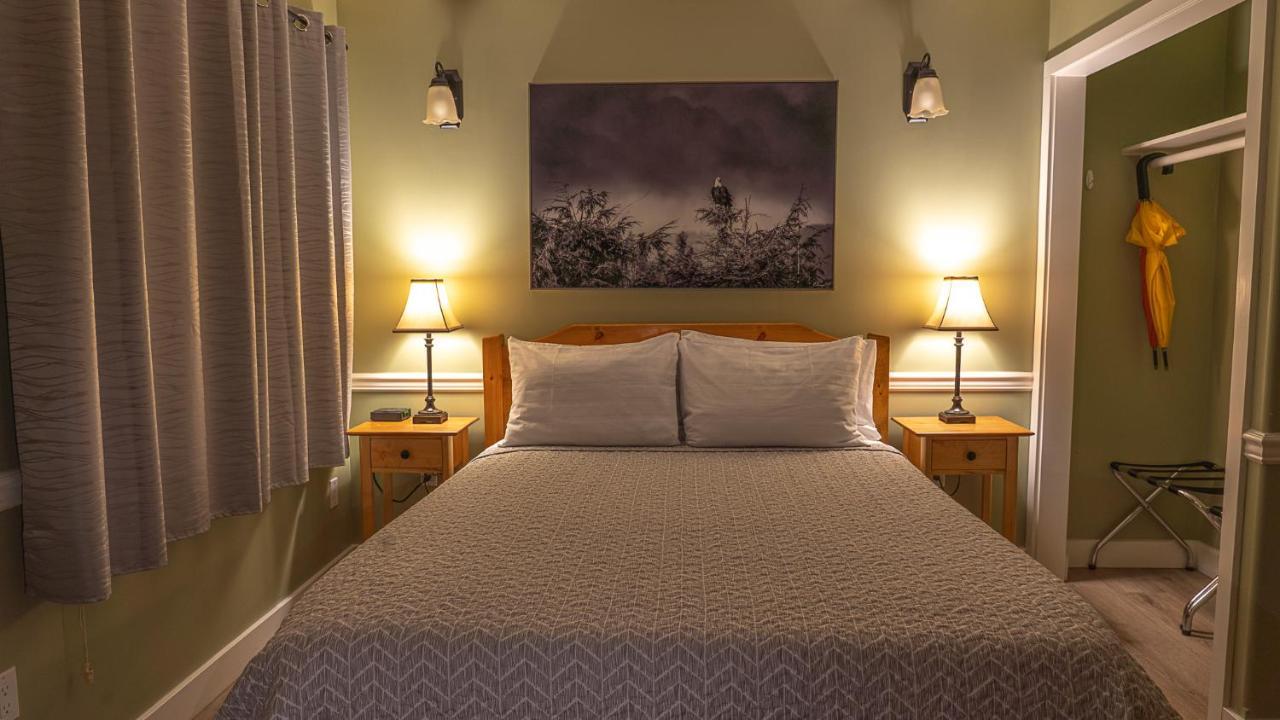 Wild Pacific Guest Suites Уклуелет Екстериор снимка