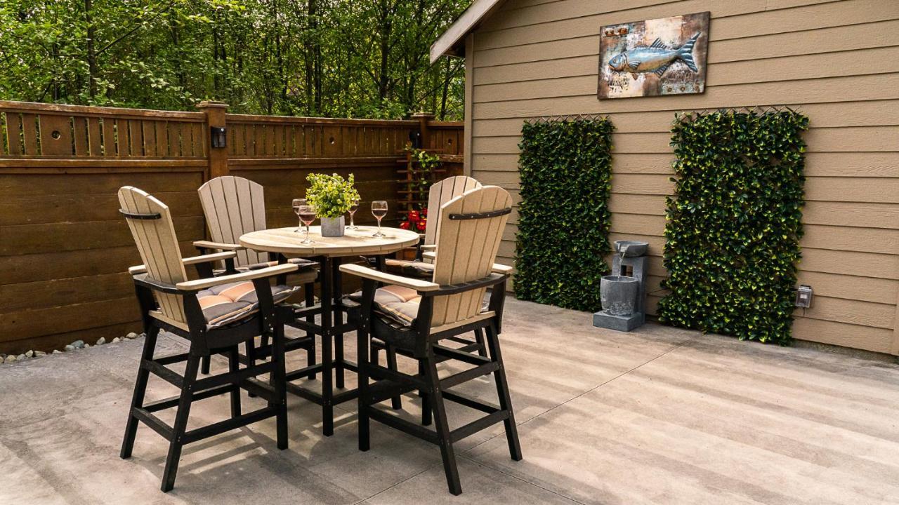 Wild Pacific Guest Suites Уклуелет Екстериор снимка