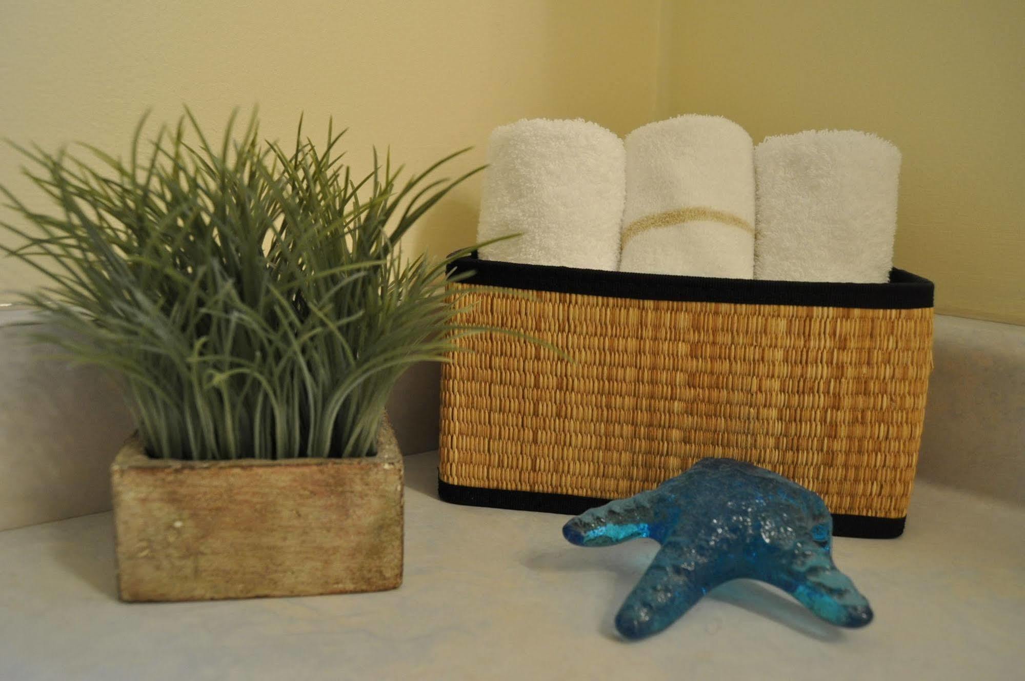 Wild Pacific Guest Suites Уклуелет Екстериор снимка